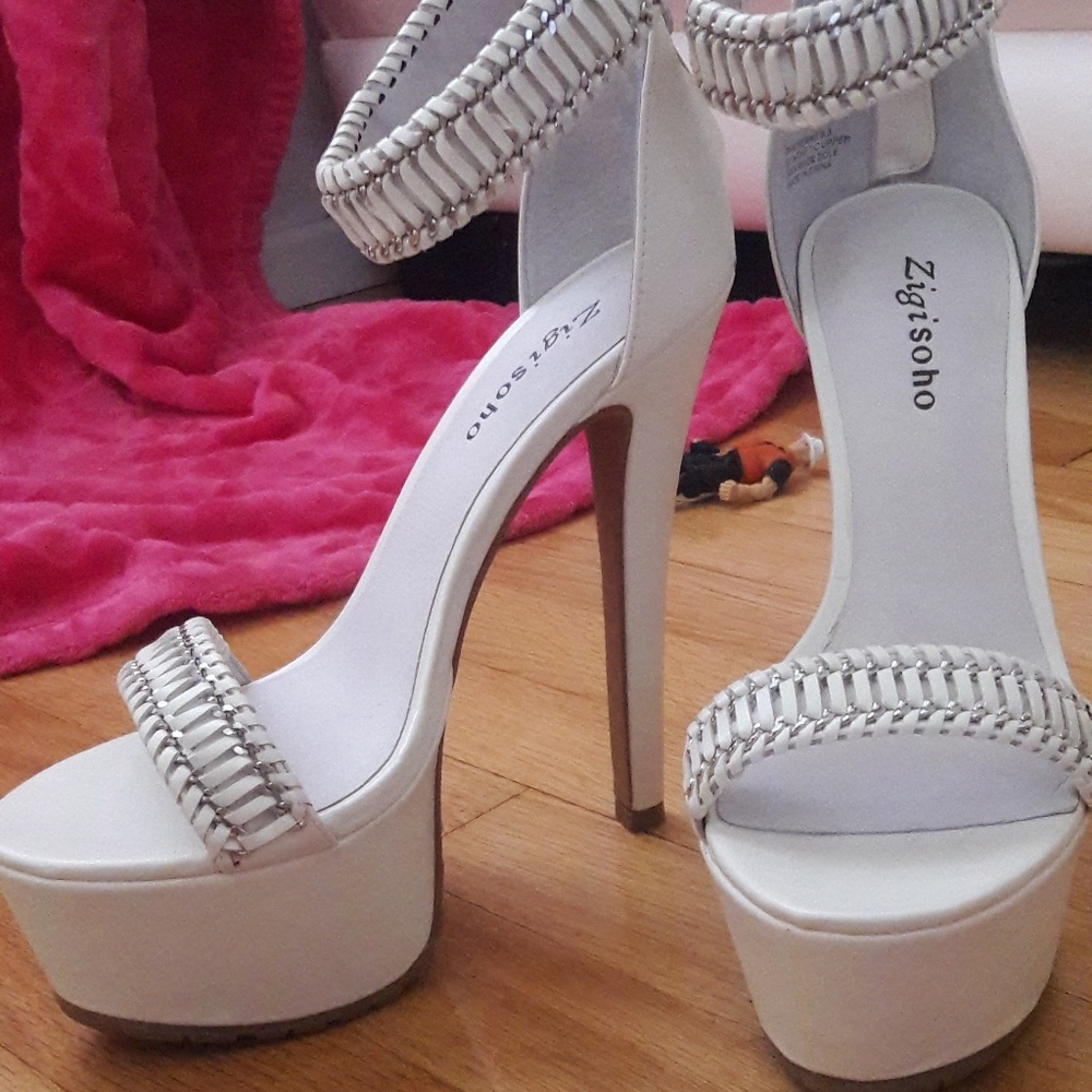 NWOT Zigi Soho heels 8.5 WHT